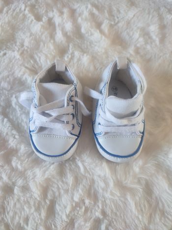 Basket blanche en tissu étoile bleu in extenso taille 18