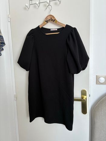 Robe noire courte à manches bouffantes Camaïeu – Taille M – Très bon état