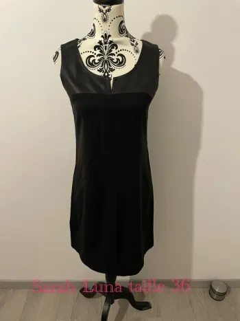 Robe élégante noir Sarah Luna taille 36 détail similicuir col