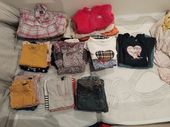Lot de 38 vêtements fille