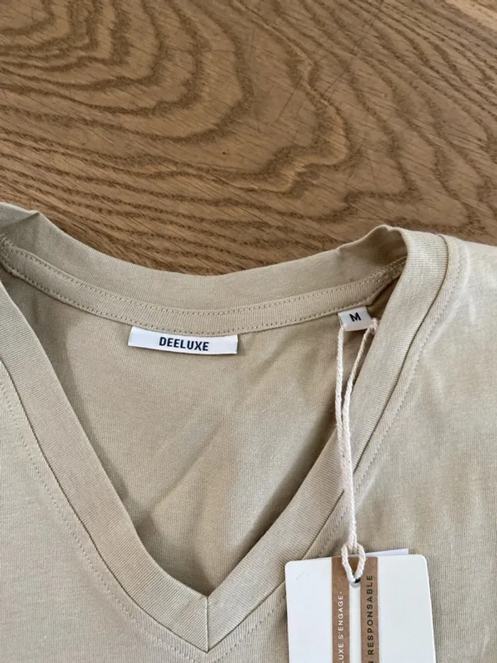 TEE shirt neuf - photo numéro 4