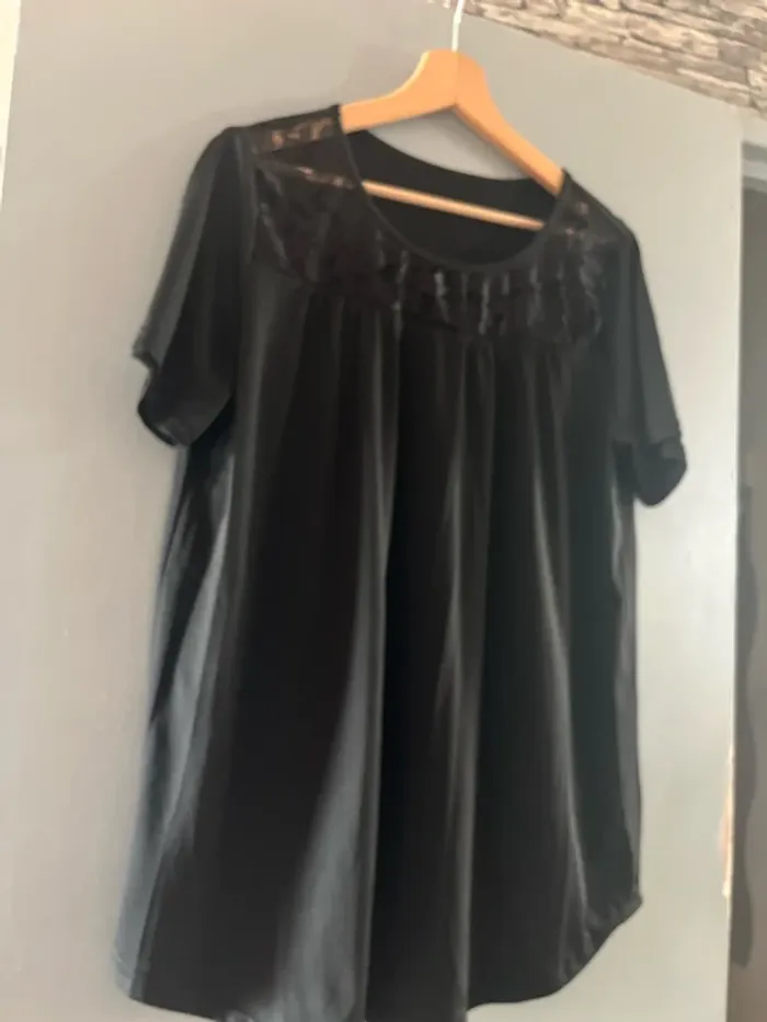 Tee shirt noir dentelle haut en XL