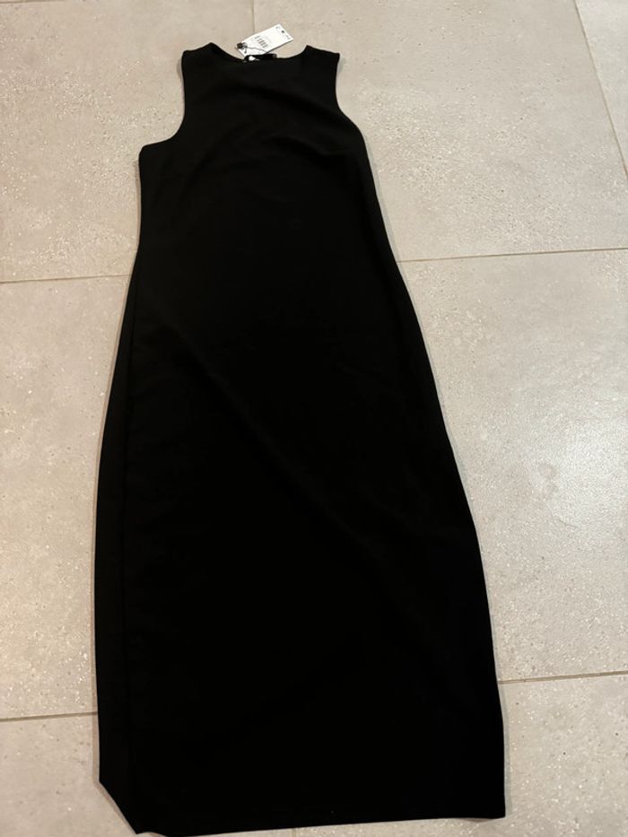 Robe noir Mango, taille M, neuve avec étiquette, 125cm de longueur