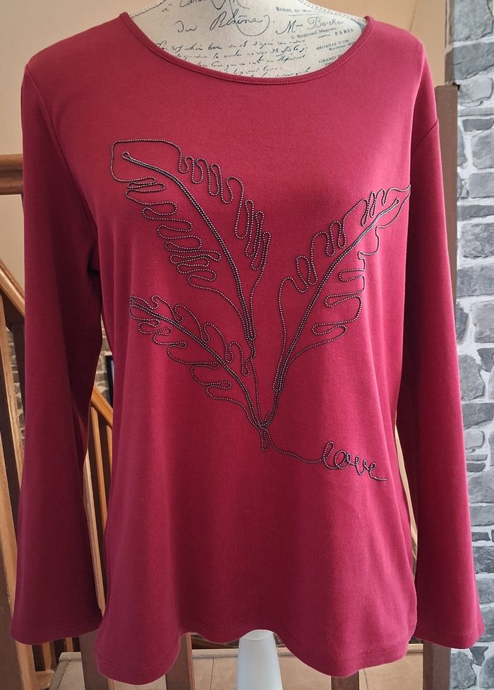 Pull léger bordeaux avec décoration en métal - photo numéro 1