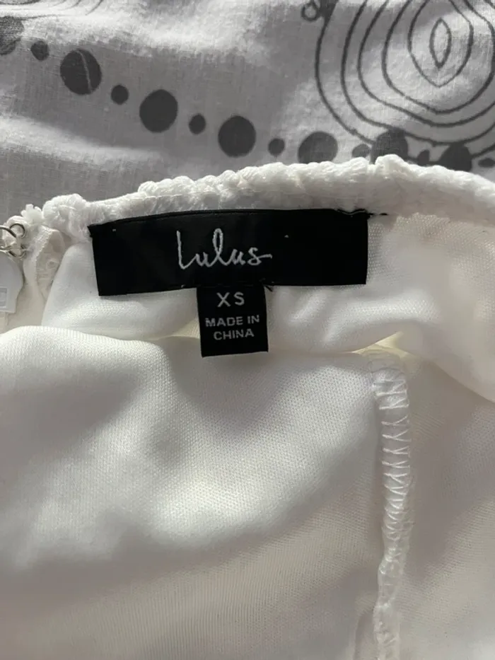 Robe blanche / dos nu dentelle / guipure Lulu’s TXS - photo numéro 4