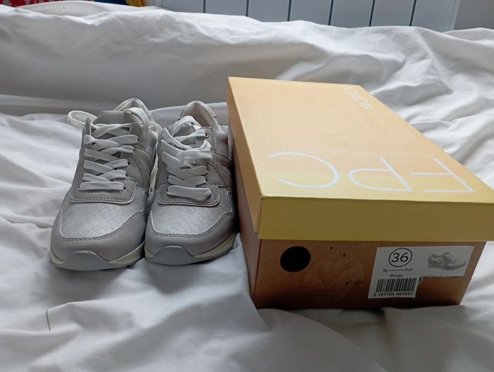 Basket à lacets grise et blanche FPC taille 36 neuve 25€