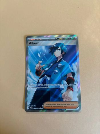Carte Pokémon dresseur Albert 251/193 évolution à paldea
