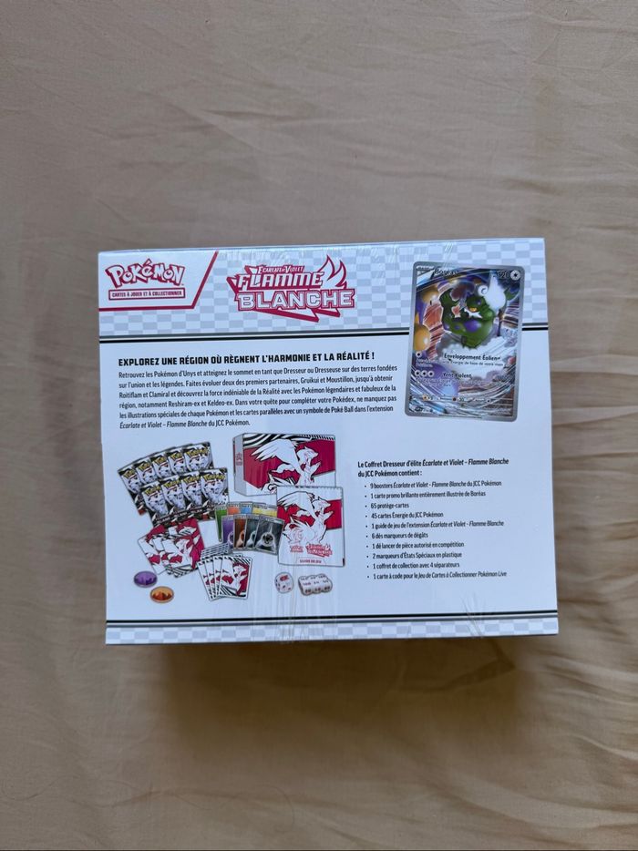 ETB Pokémon Flamme Blanche - photo numéro 2