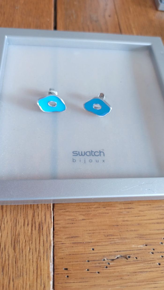 Boucles d'oreilles fleur bleu Swatch