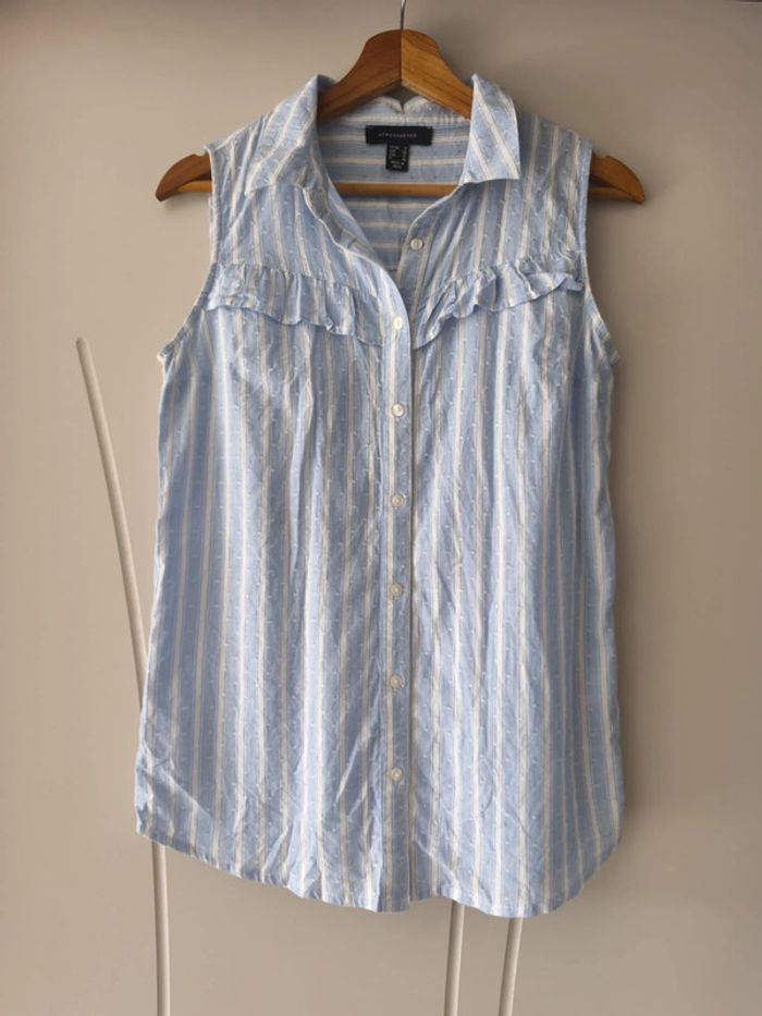 blouse bleue sans manche atmosphere