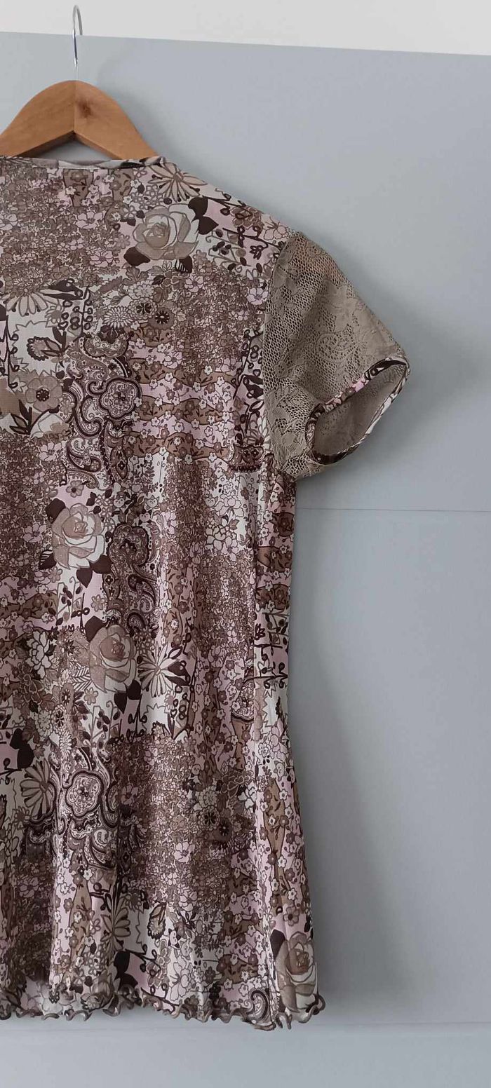 T-shirt fleuri rose/beige manches courtes avec dentelles col V marque Armand Thiery Taille 4 - photo numéro 5