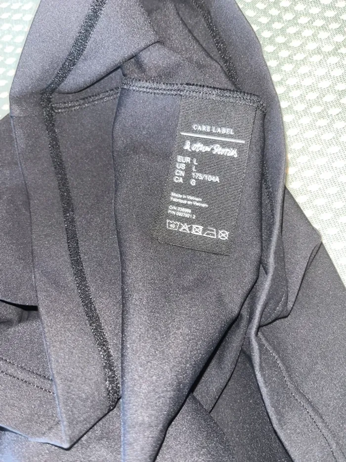 & Other Stories- Brassière ( avec top), taille L, noir , Neuf avec étiquette - photo numéro 12