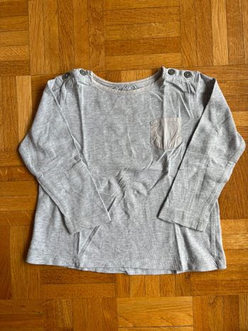 Haut Boutchou gris 12 mois très bon état