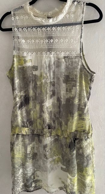 Robe Imprimée Abstrait Dans Des Ton Gris et Vert avec Dentelle Taille M/38 Garcia Jeans 