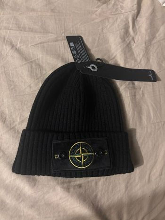 Bonnet noir neuf avec étiquette