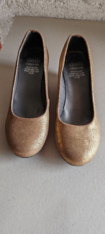 Chaussures compensées dorées femme cuir