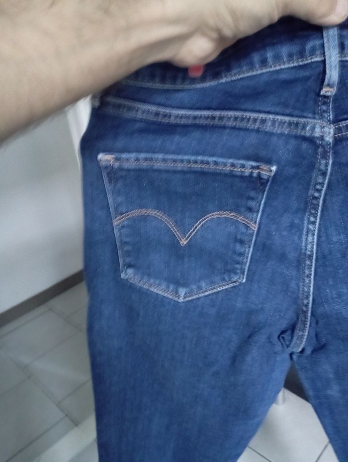 Jean Levi's très jolie couleur bleu. Taille 36. - photo numéro 8