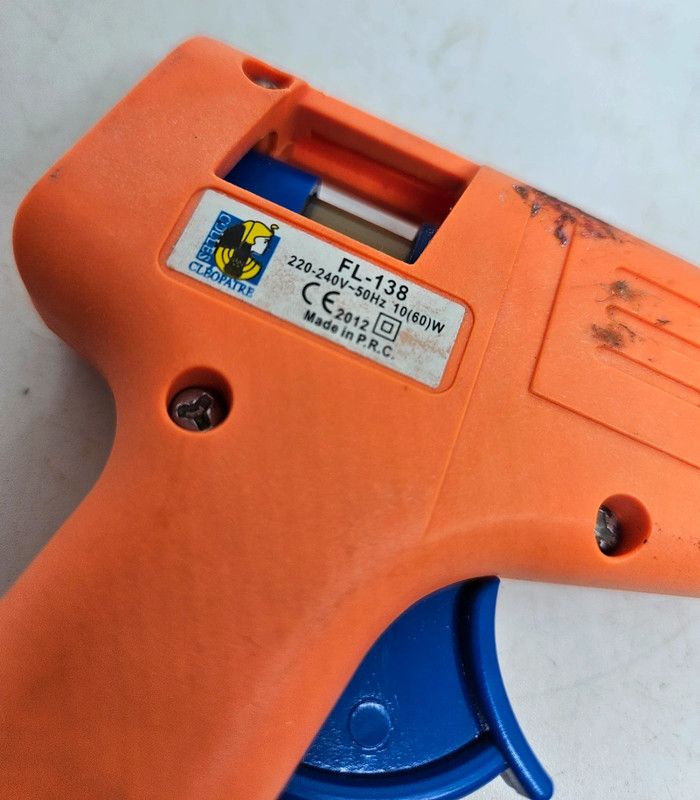 Pistolet à colle.
En l'état. - photo numéro 3