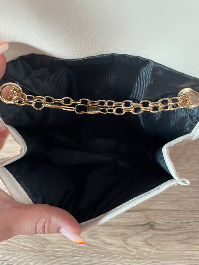 Petit sac beige avec chaîne - photo numéro 3