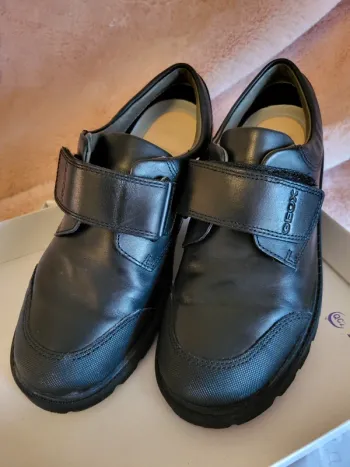 Geox chaussures noire en cuir Taille 35 très bon état