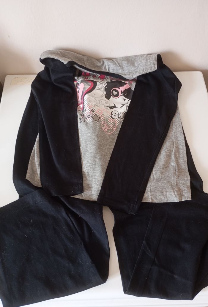 Pyjama 2 pièces. 8 ans. Noir et gris chiné. Motif devant. État neuf - photo numéro 5