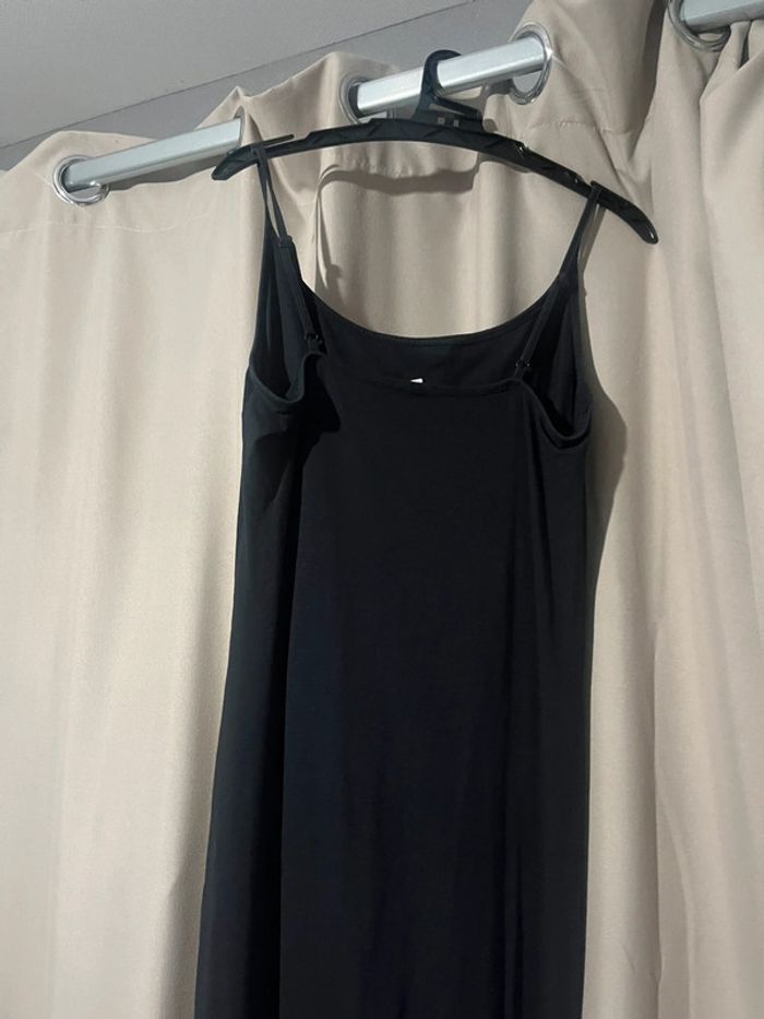 Robe noire mi-longue - photo numéro 3