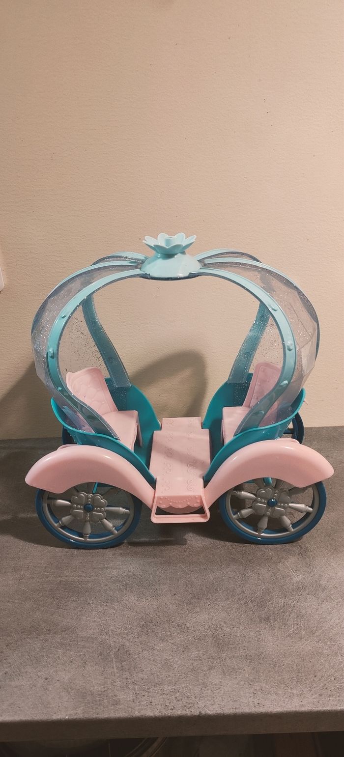 Carrosse calèche poupée