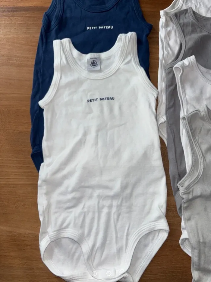 Lot de bodies 2/3 ans petit bateau et H&M - photo numéro 4