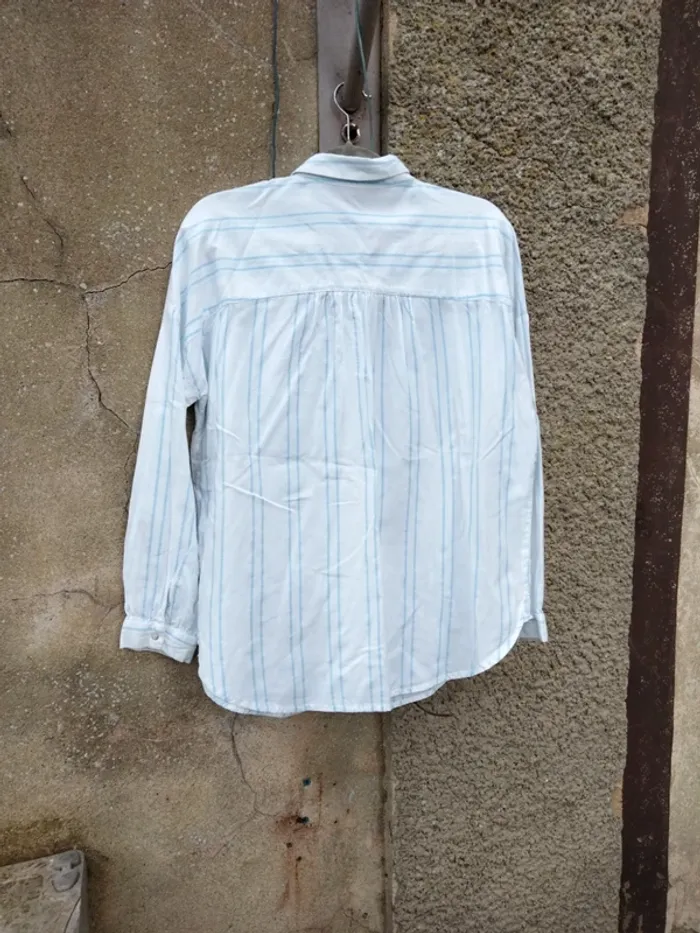 Chemise blanche a liseré bleue/argenté Kiabi taille 40 - photo numéro 9