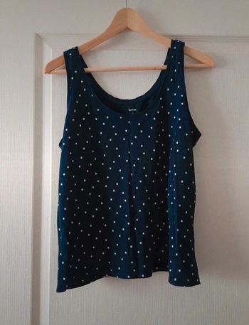 Débardeur bleu marine à point blanc. Taille 40
