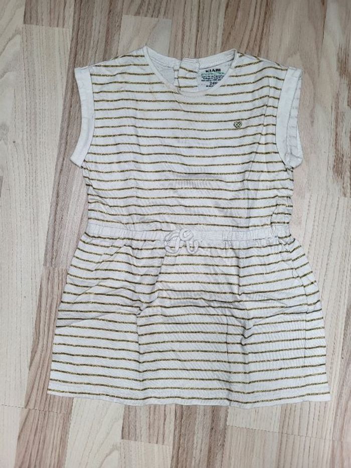 Robe blanche et doré