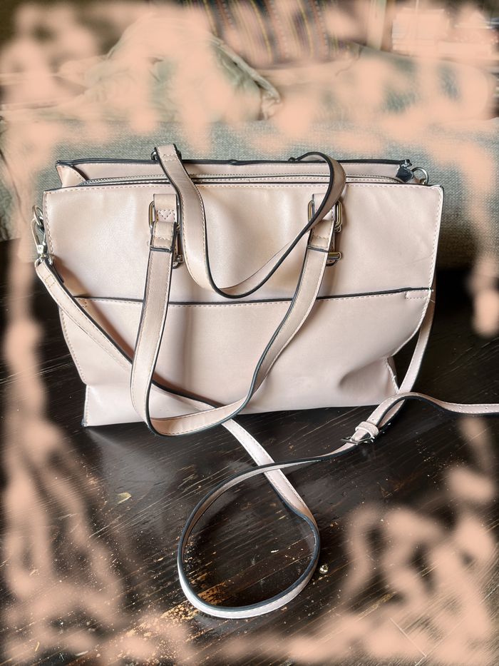 Sac à main rose (porte documents, tablette).