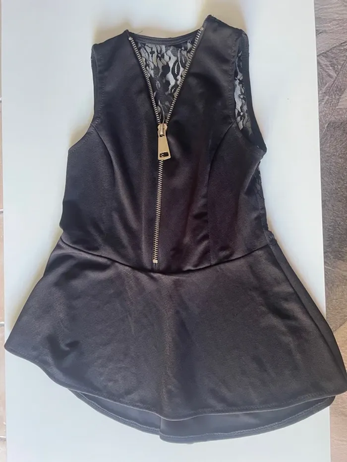 Haut noir dentelle