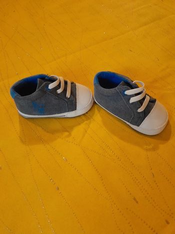 Paire de chaussons/chaussures souples bébé 6/ 12 mois