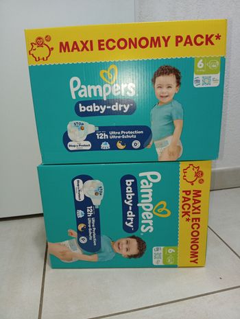 Lot couches Pampers taille 6 