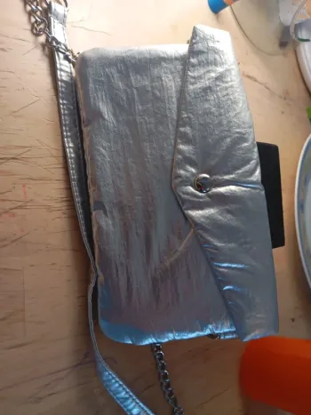 Petit sac argenté neuf