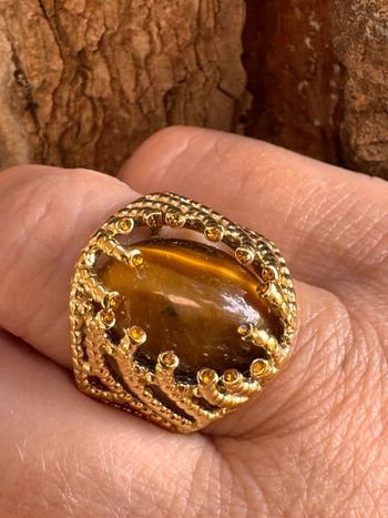 Bague réglable acier inoxydable or pierre couleur œil de tigre cristaux mordorés habaha Paris