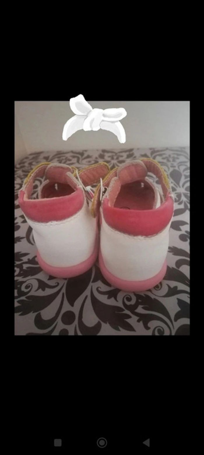 Chaussures blanches avec broderie taille 17 A petits pas - photo numéro 3