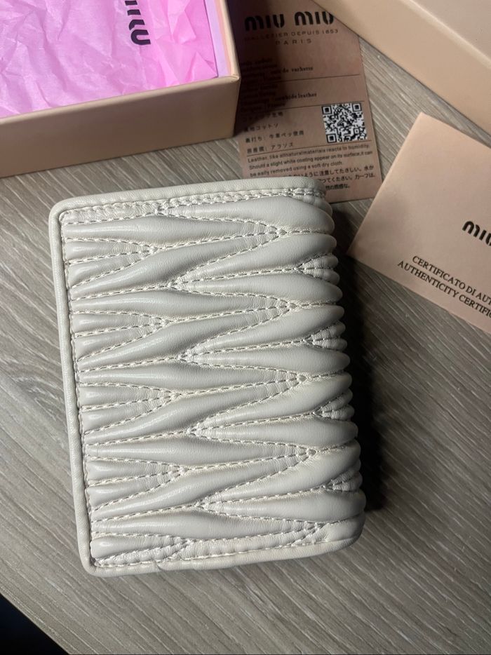 Porte monnaie miu miu blanc neuf - photo numéro 5