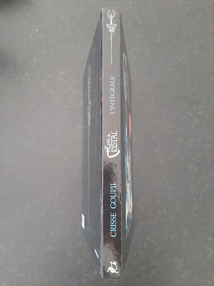 BD intégrale L'épée de cristal - Goupil, Crisse - EO - photo numéro 2
