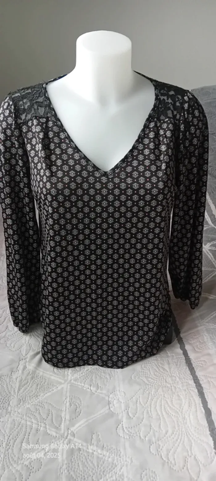 Blouse fluide col en V avec dentelle évasé imprimé géométrique et points noir femme 38 cache cache - photo numéro 2