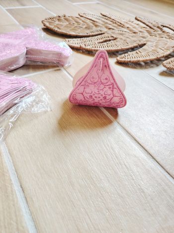 🎊Lot de 99 Boîtes/ contenants à dragées parmes lilas avec paillettes en forme de goutte d'eau Neuves