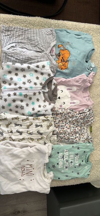 8 pyjamas 3-6 mois