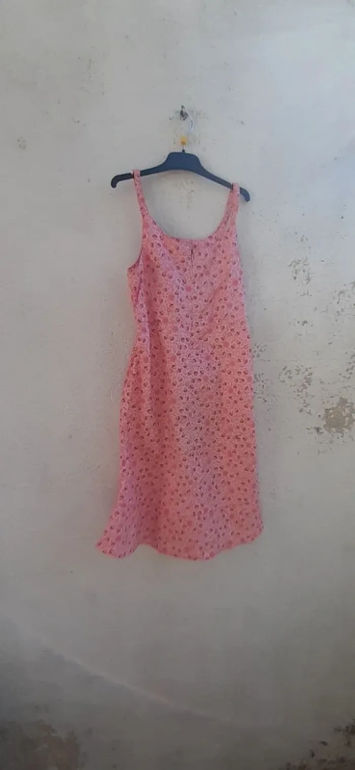 Robe rose à fleurs 10 ans - photo numéro 3