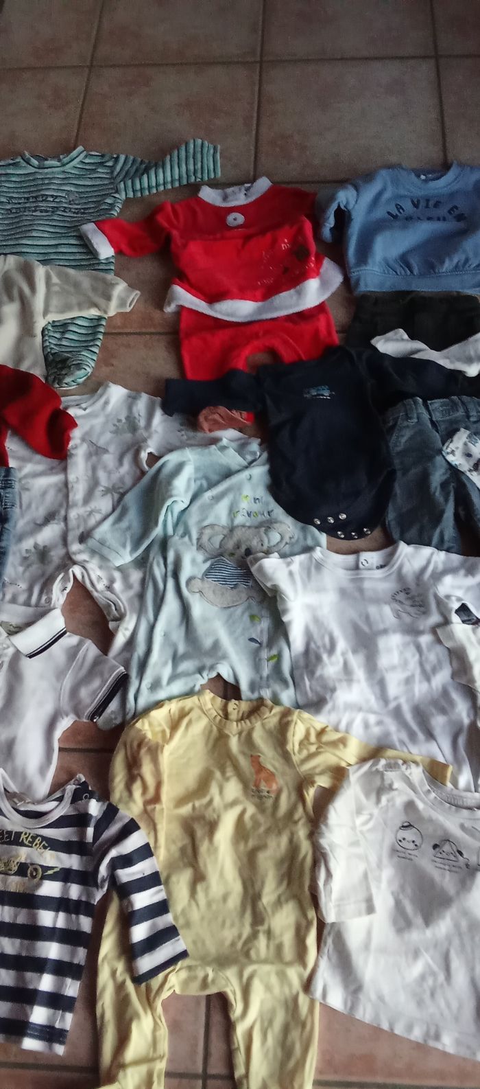 Lot de 20 à garçon 6 mois    68cm - photo numéro 4