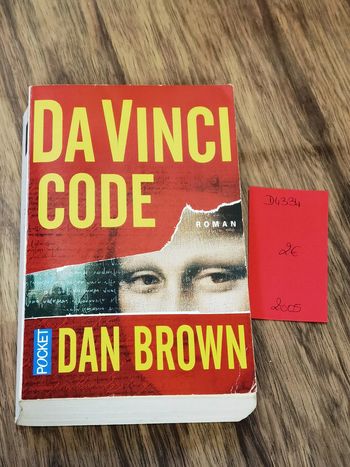 D4334 - livre "Da Vinci Code" de Dan Brown