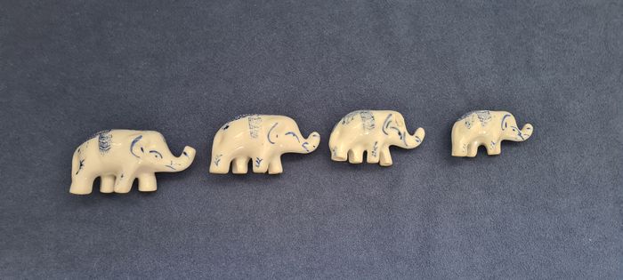 4 éléphants porcelaine bleus et blancs - photo numéro 5