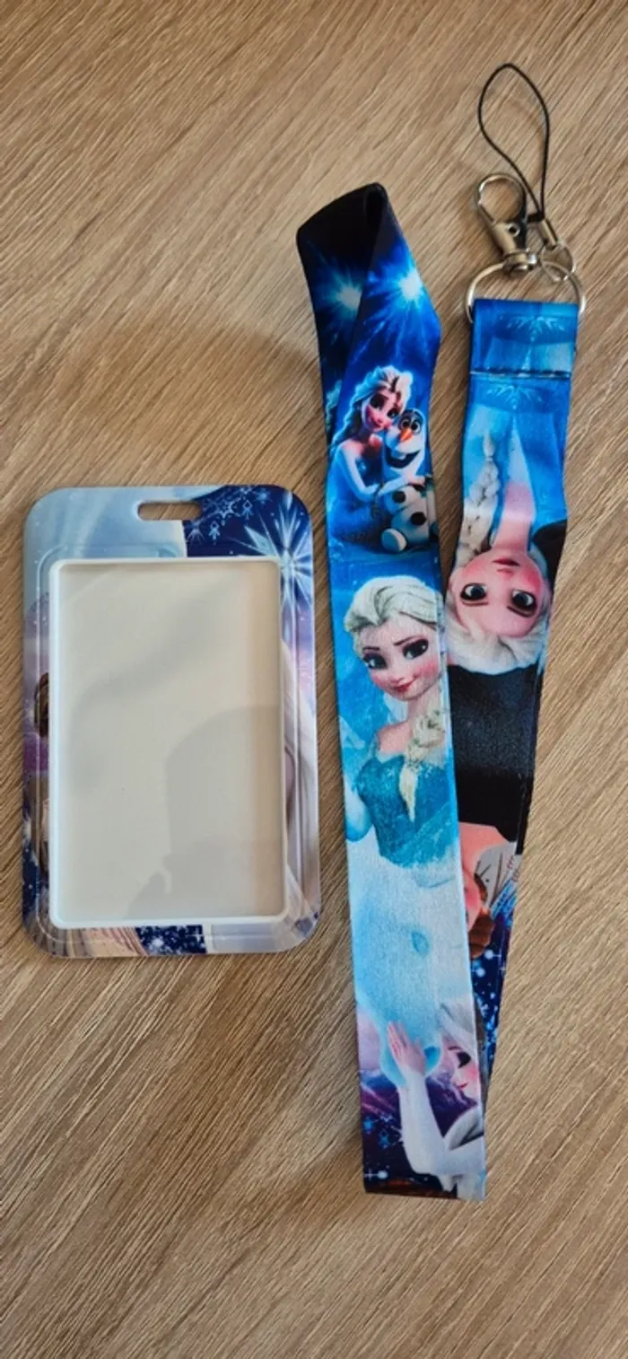 Porte carte d'identité la Reine des Neiges avec lanière fantaisie. - photo numéro 4