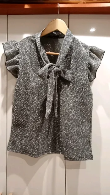 Top gris argenté
