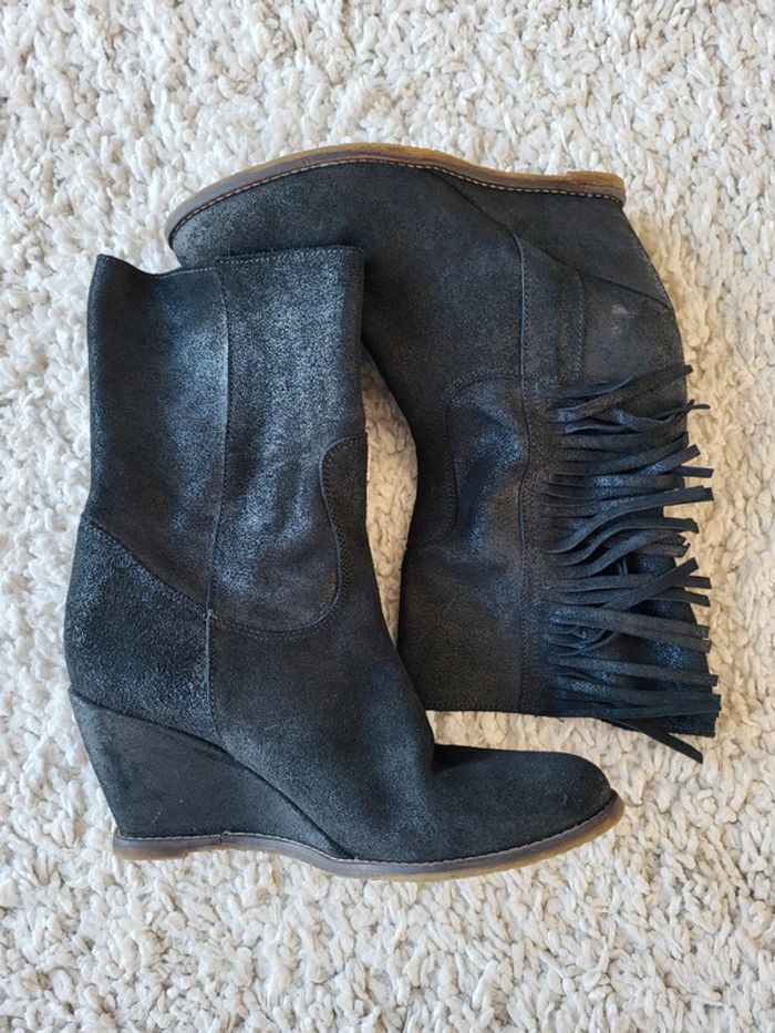 Bottes noires à franges mi hautes en daim talon compensé Galeries Lafayette Taille 39 - photo numéro 5